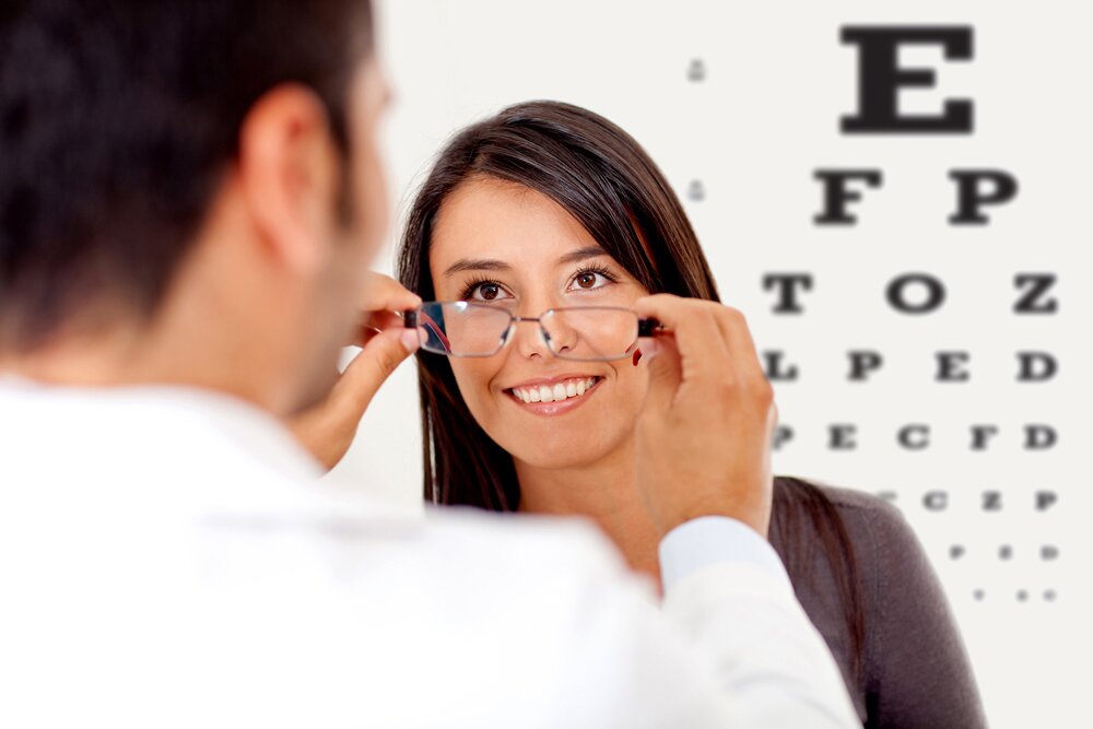 2d.jpg optometrist fitting glasses on woman